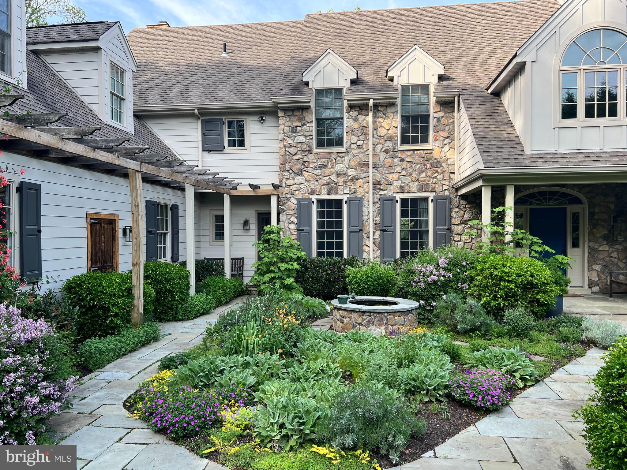 607 NEWTOWN ROAD