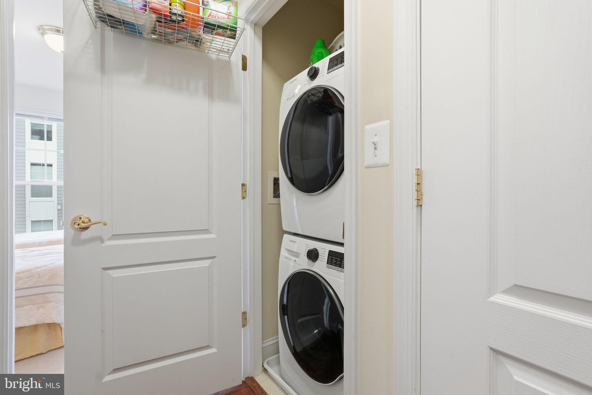 SAINTSBURY PLAZA - Residential