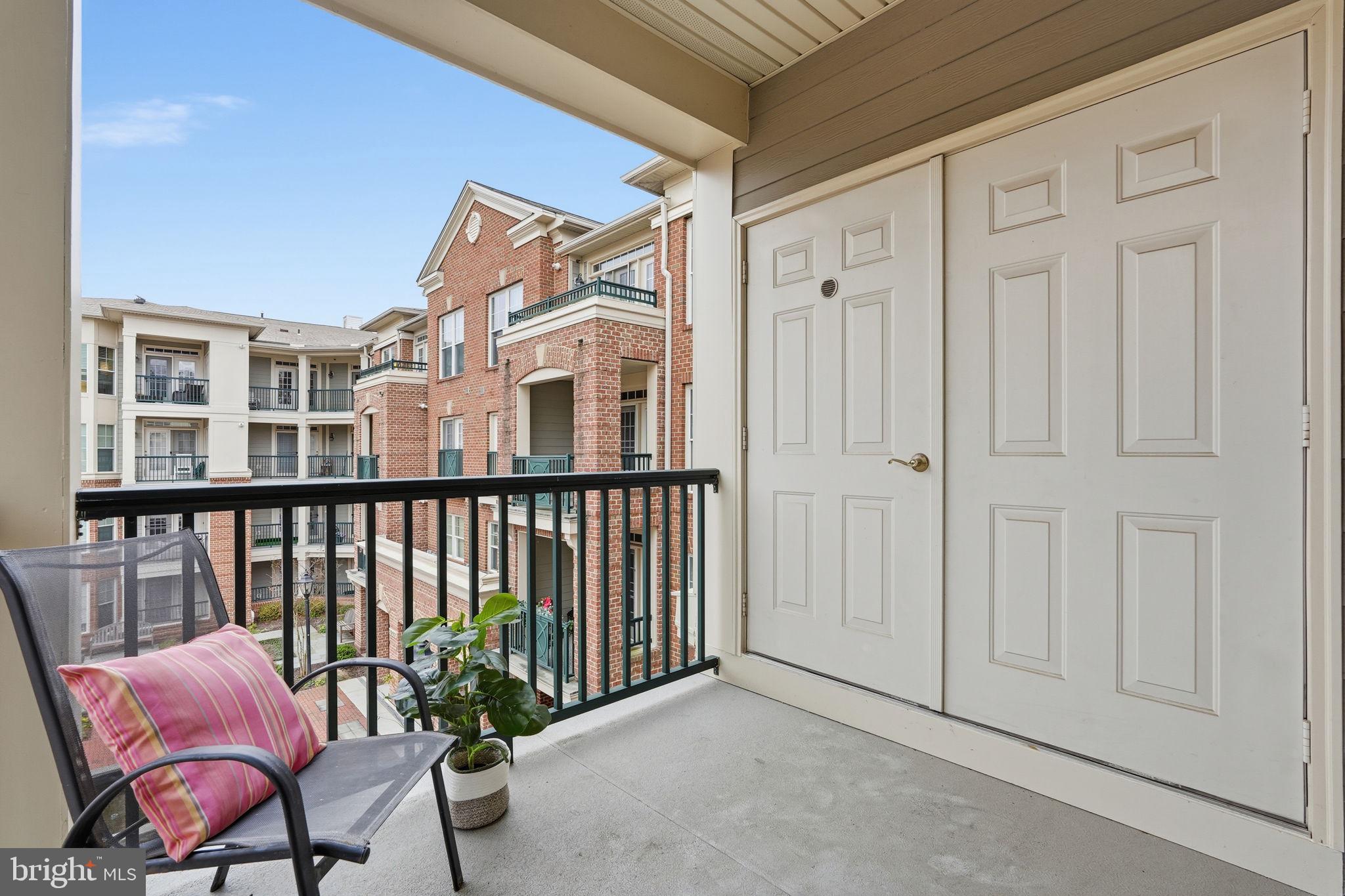 SAINTSBURY PLAZA - Residential