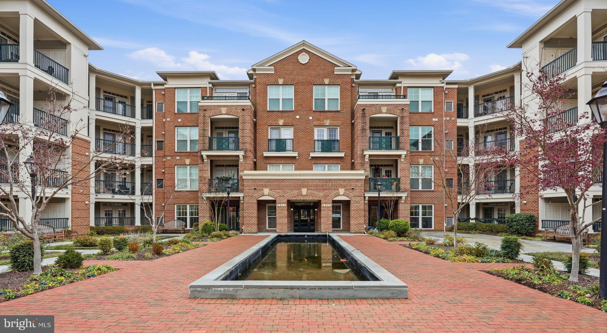 SAINTSBURY PLAZA - Residential