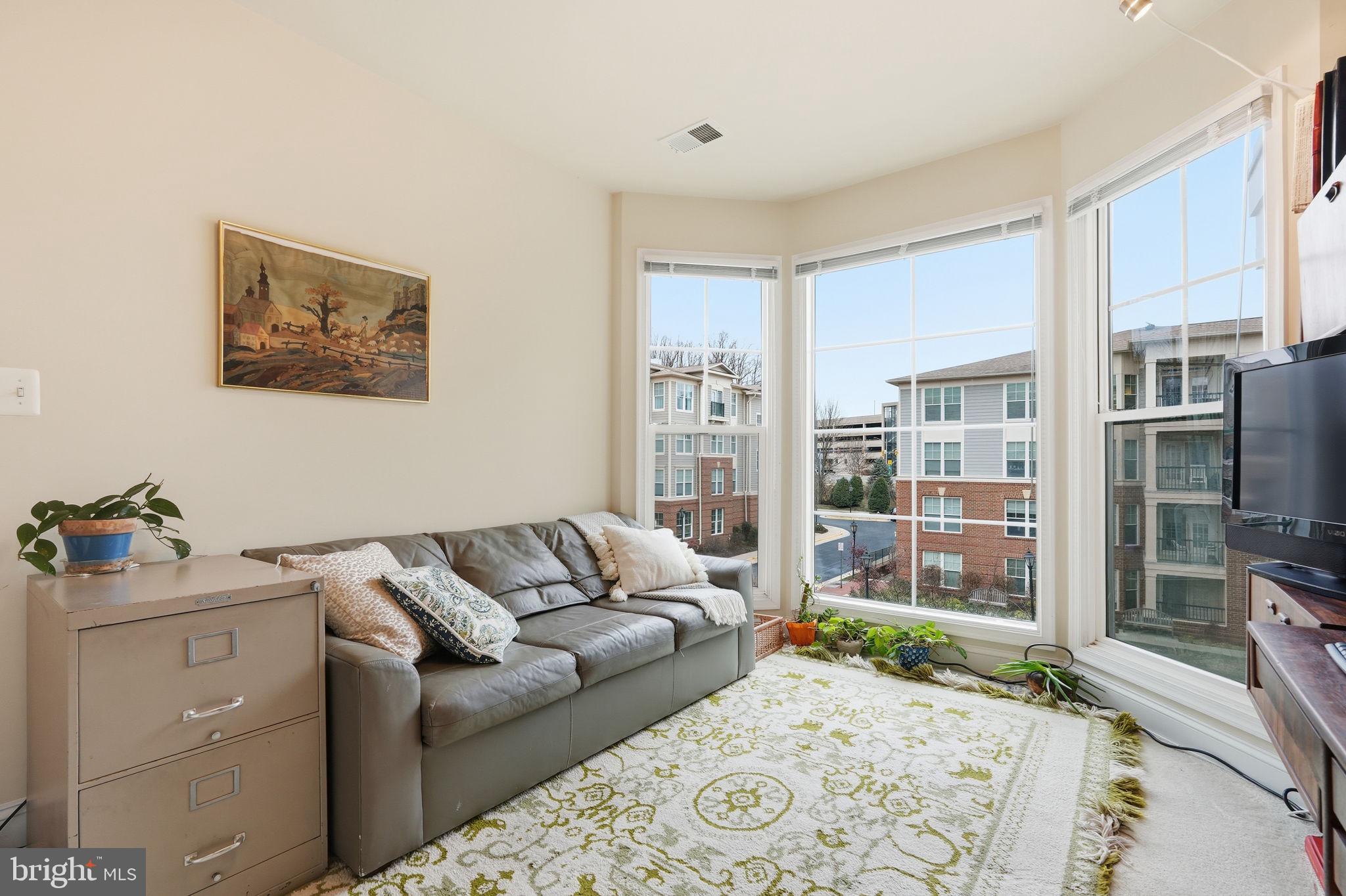 SAINTSBURY PLAZA - Residential