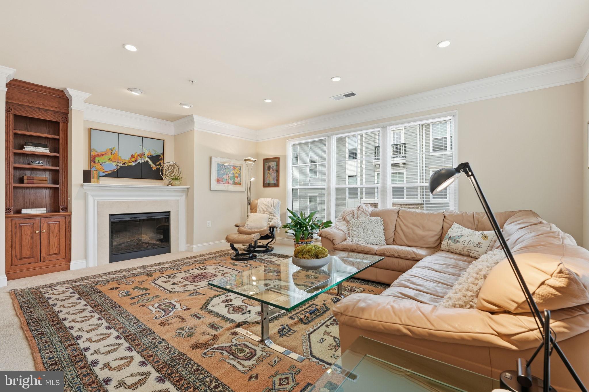 SAINTSBURY PLAZA - Residential