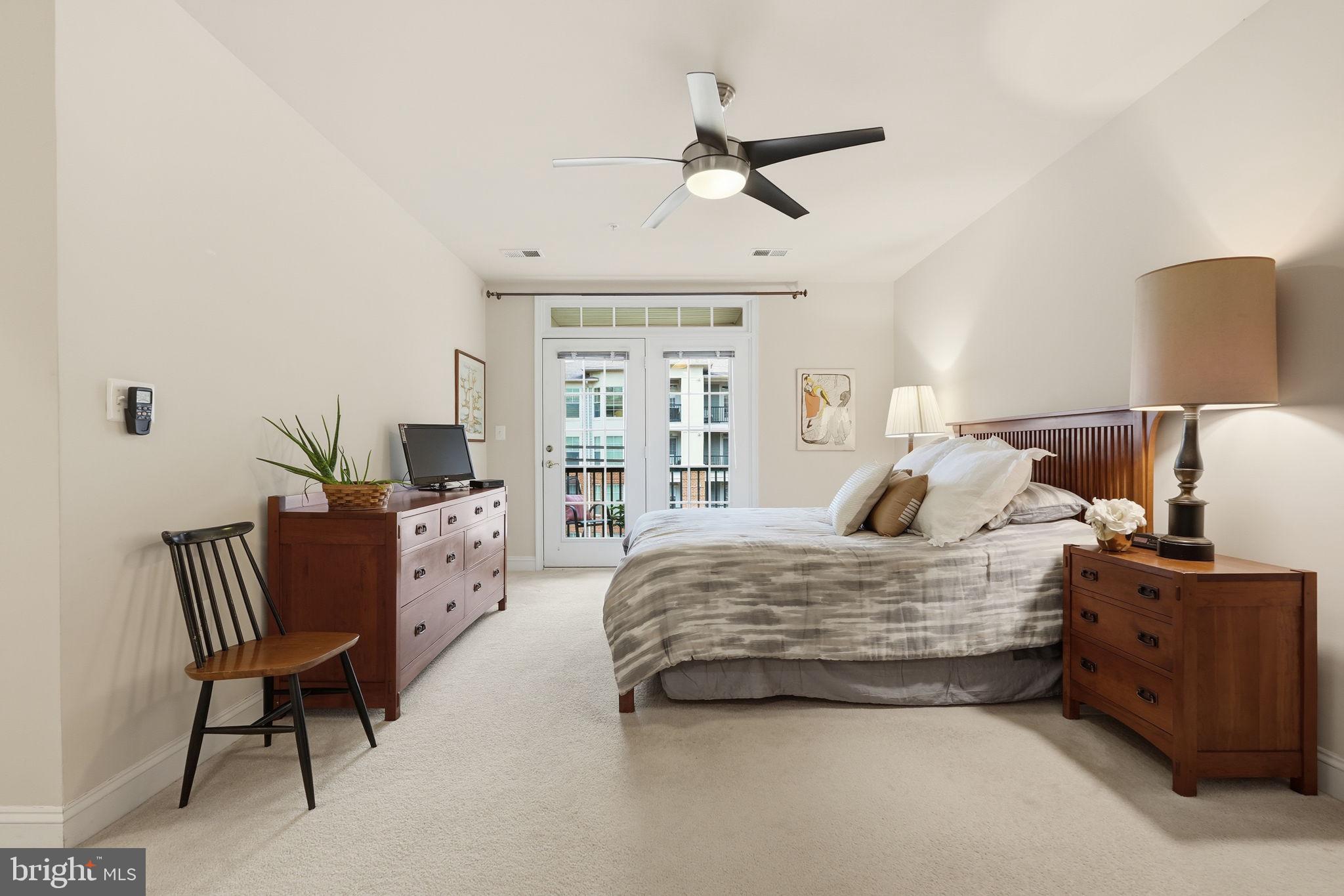 SAINTSBURY PLAZA - Residential