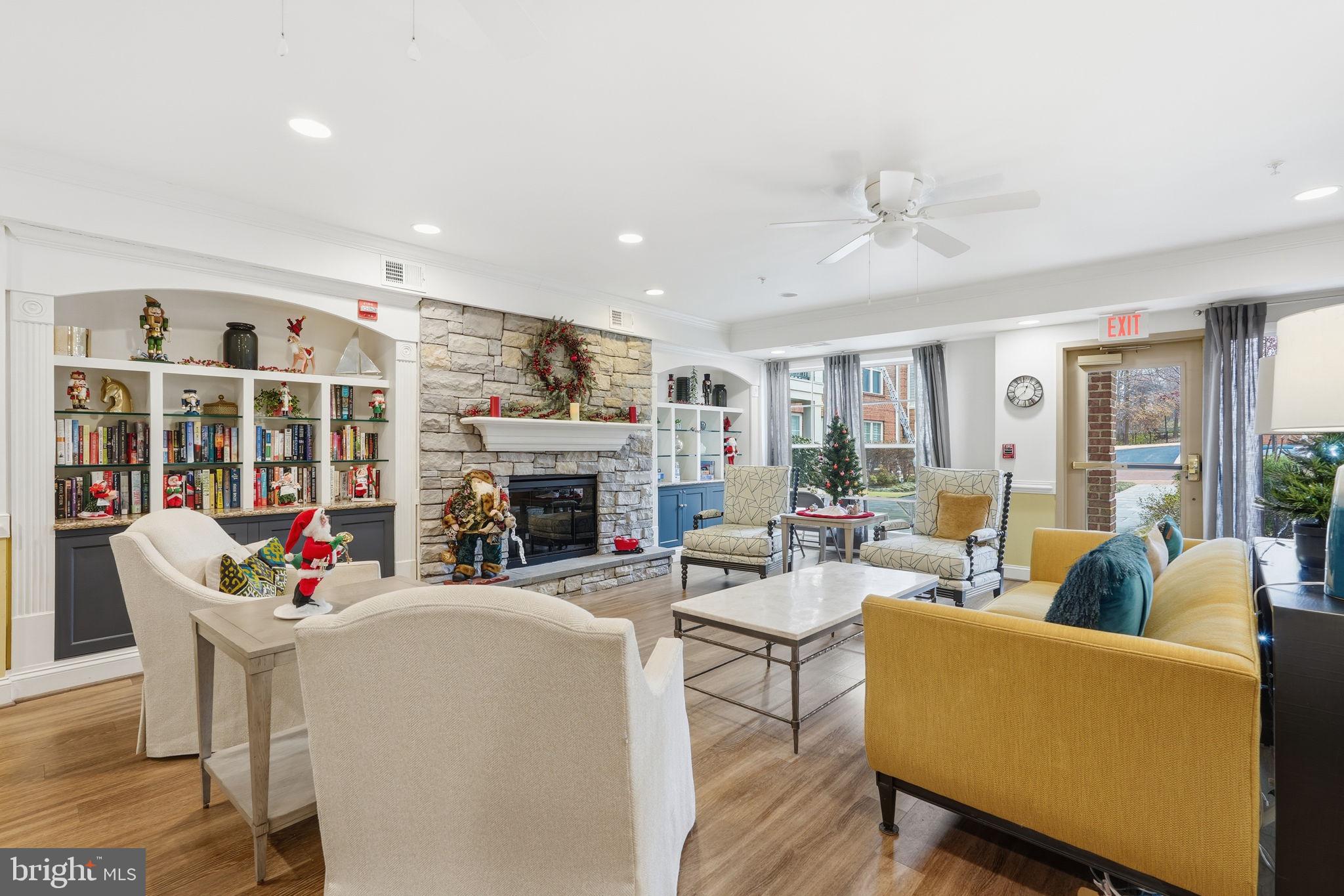 SAINTSBURY PLAZA - Residential