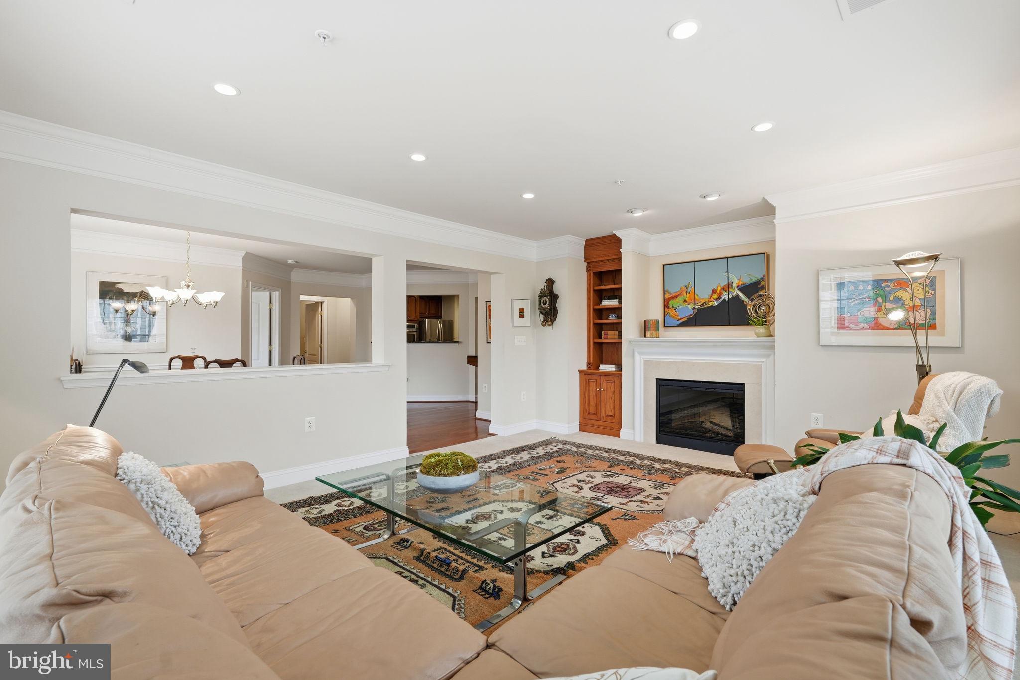 SAINTSBURY PLAZA - Residential