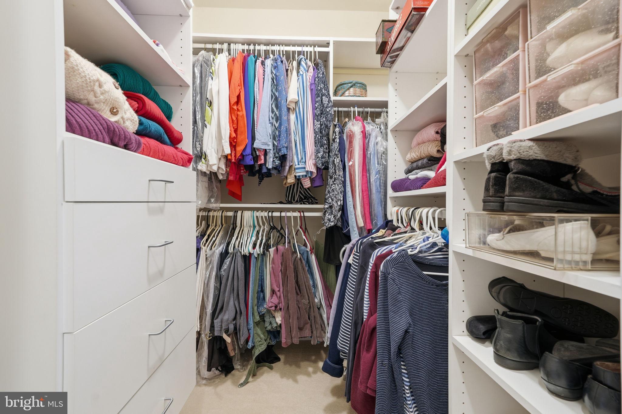 SAINTSBURY PLAZA - Residential