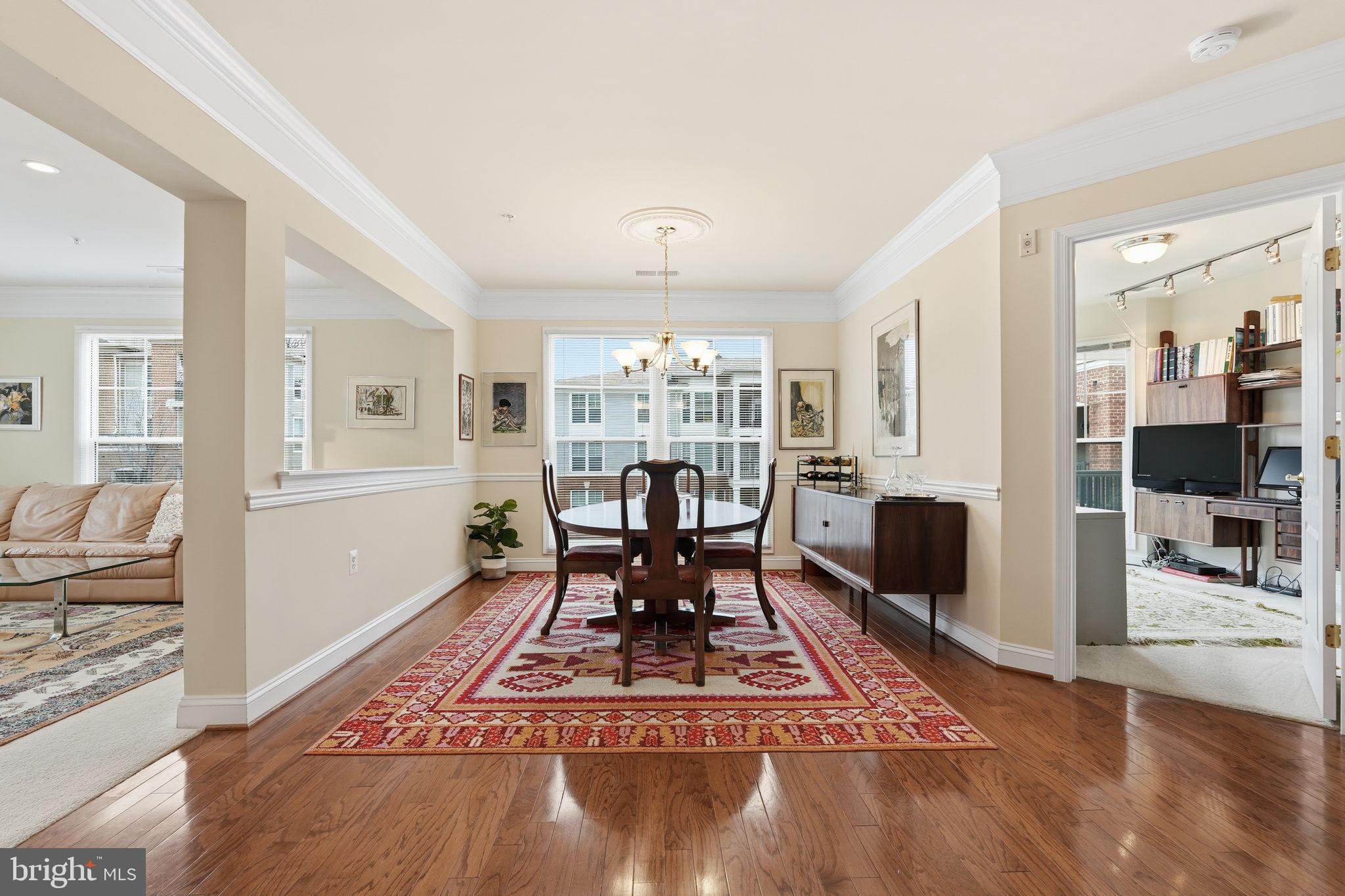 SAINTSBURY PLAZA - Residential