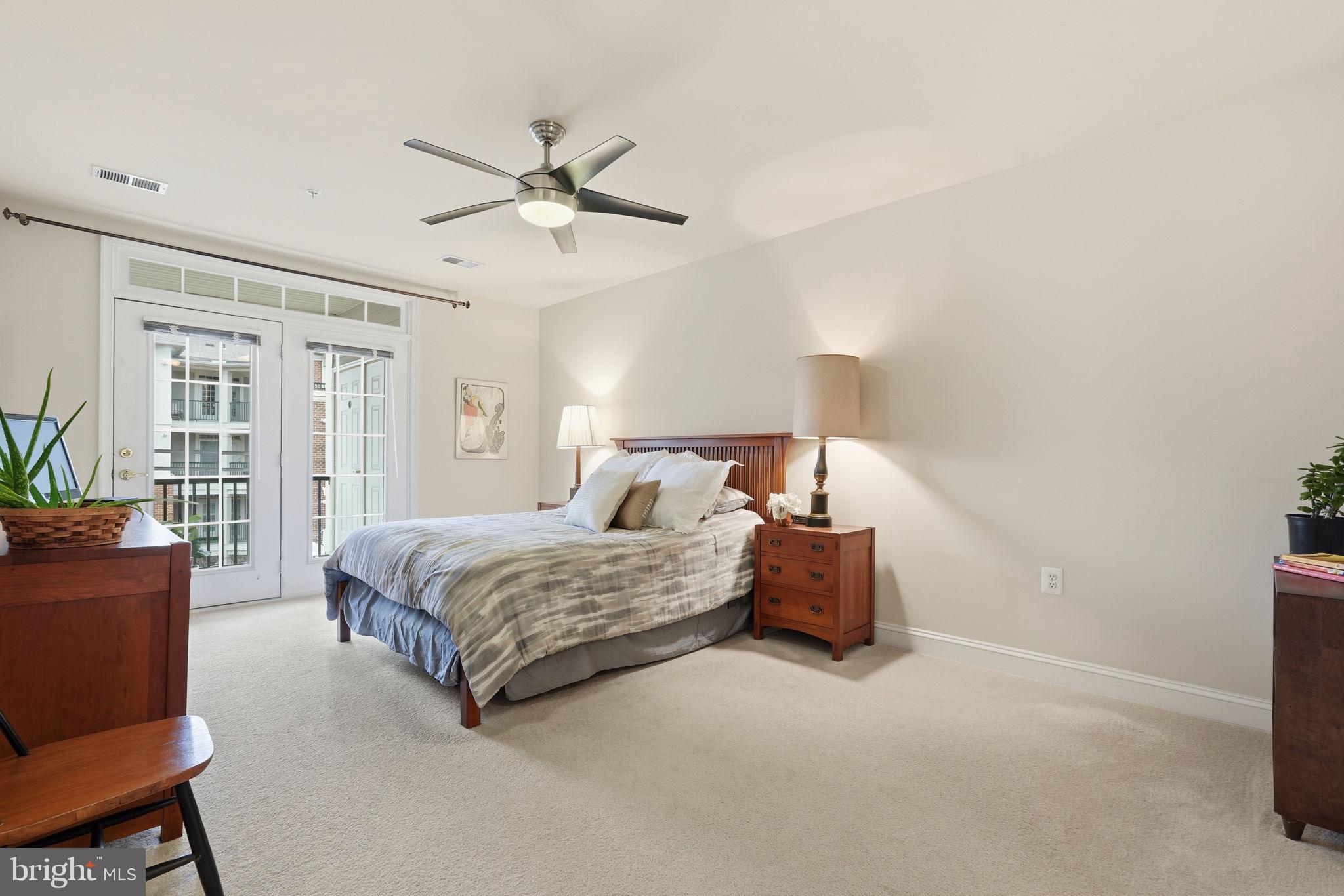 SAINTSBURY PLAZA - Residential