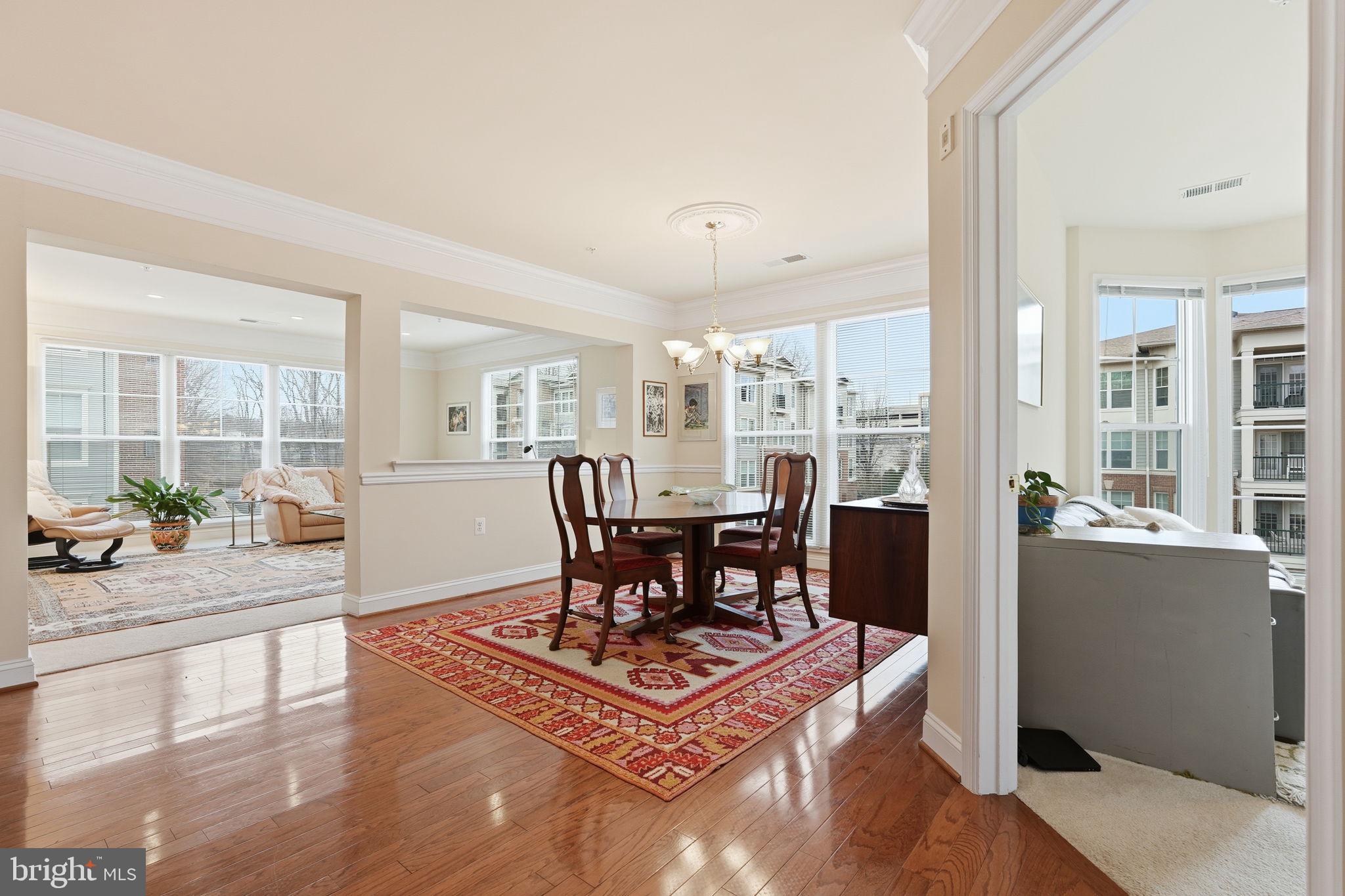 SAINTSBURY PLAZA - Residential