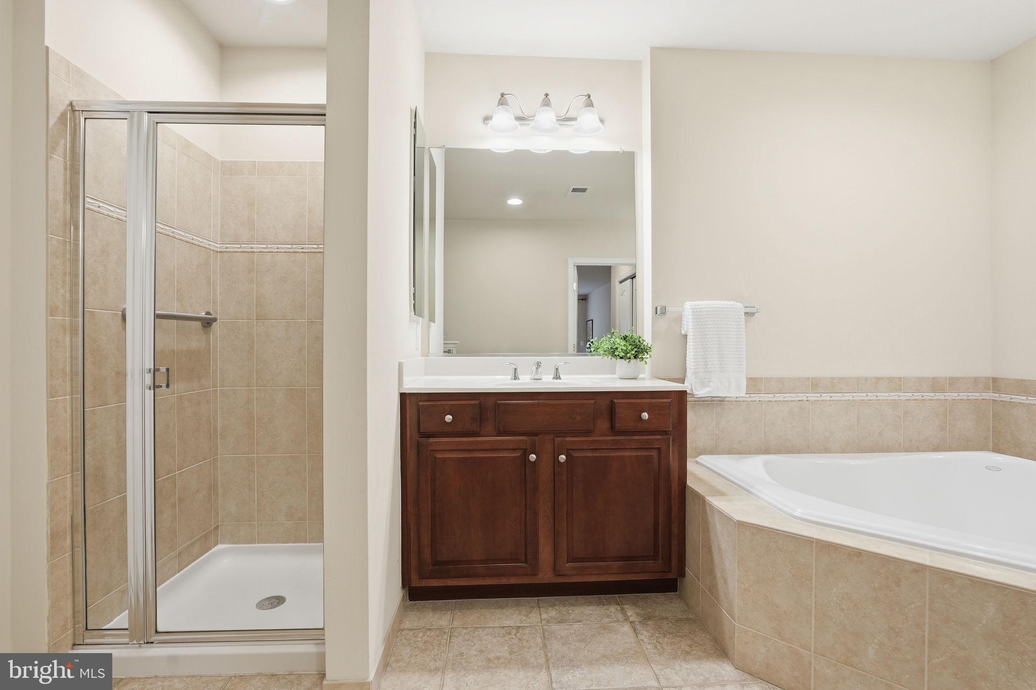 SAINTSBURY PLAZA - Residential