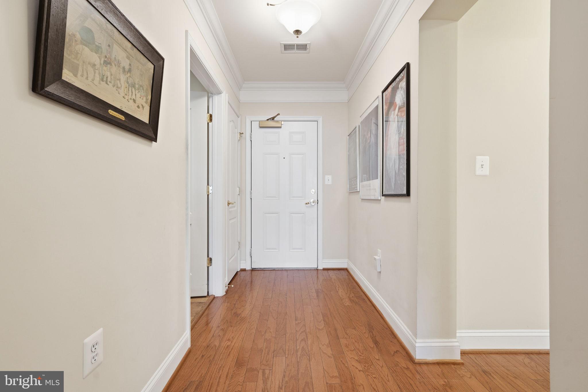 SAINTSBURY PLAZA - Residential