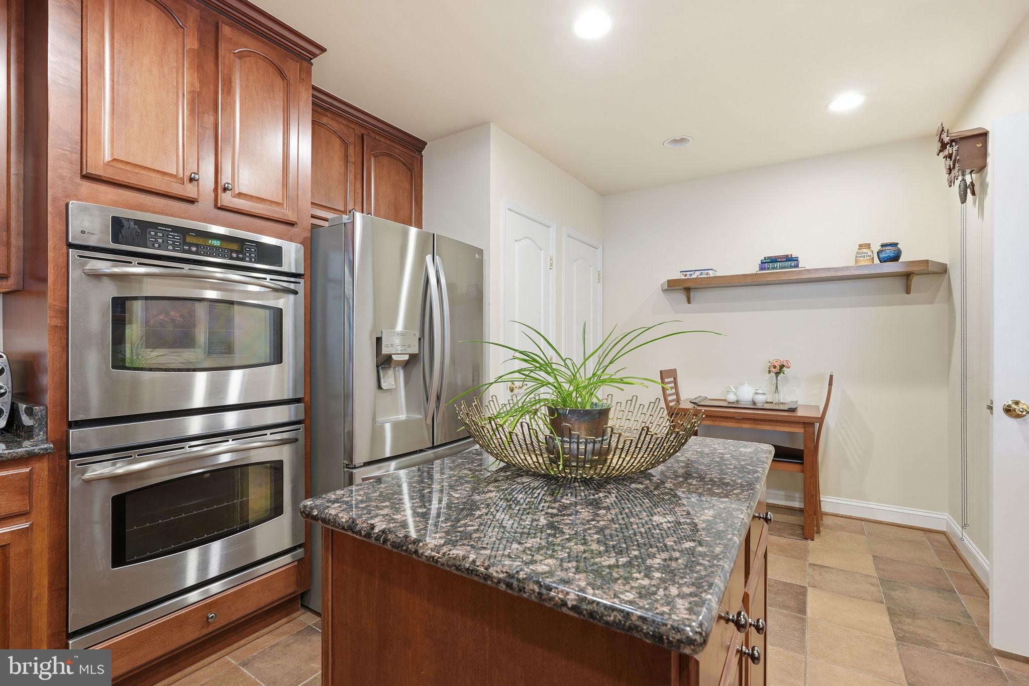 SAINTSBURY PLAZA - Residential