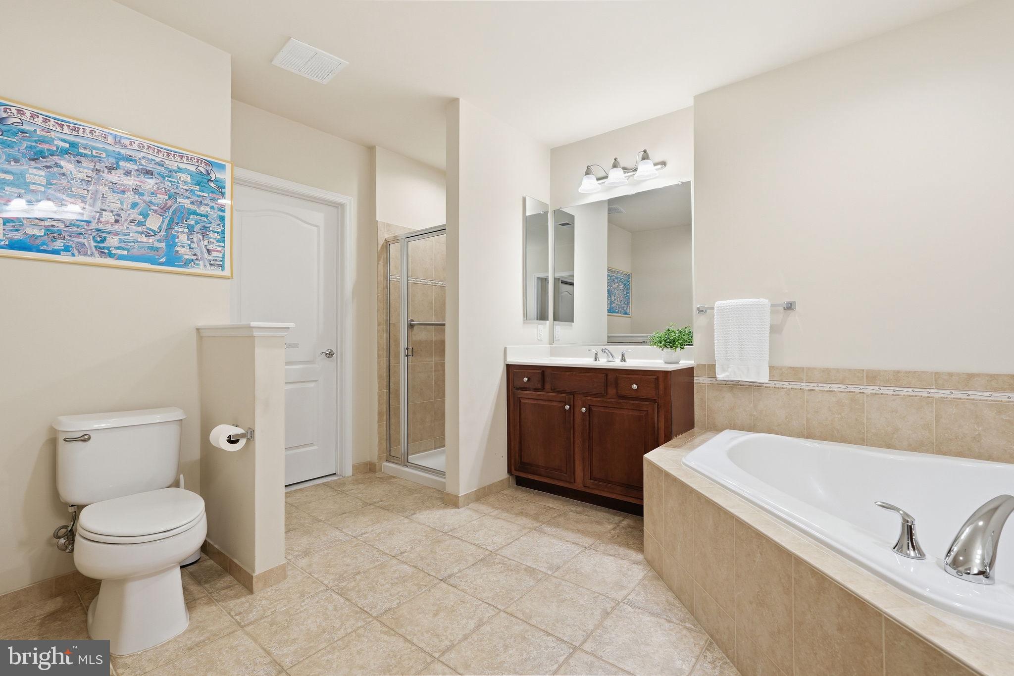 SAINTSBURY PLAZA - Residential