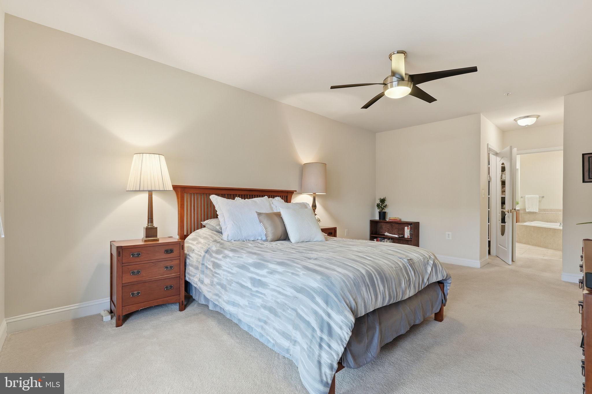 SAINTSBURY PLAZA - Residential