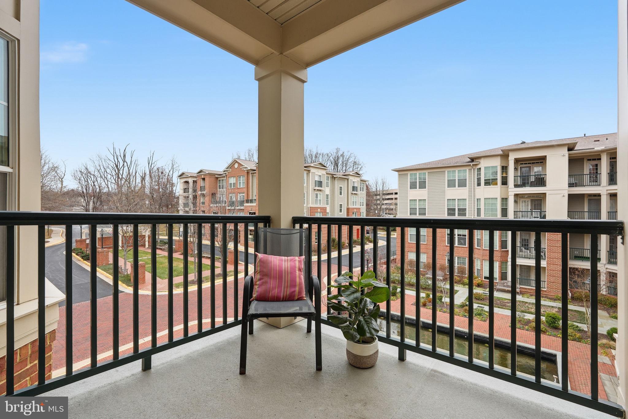 SAINTSBURY PLAZA - Residential