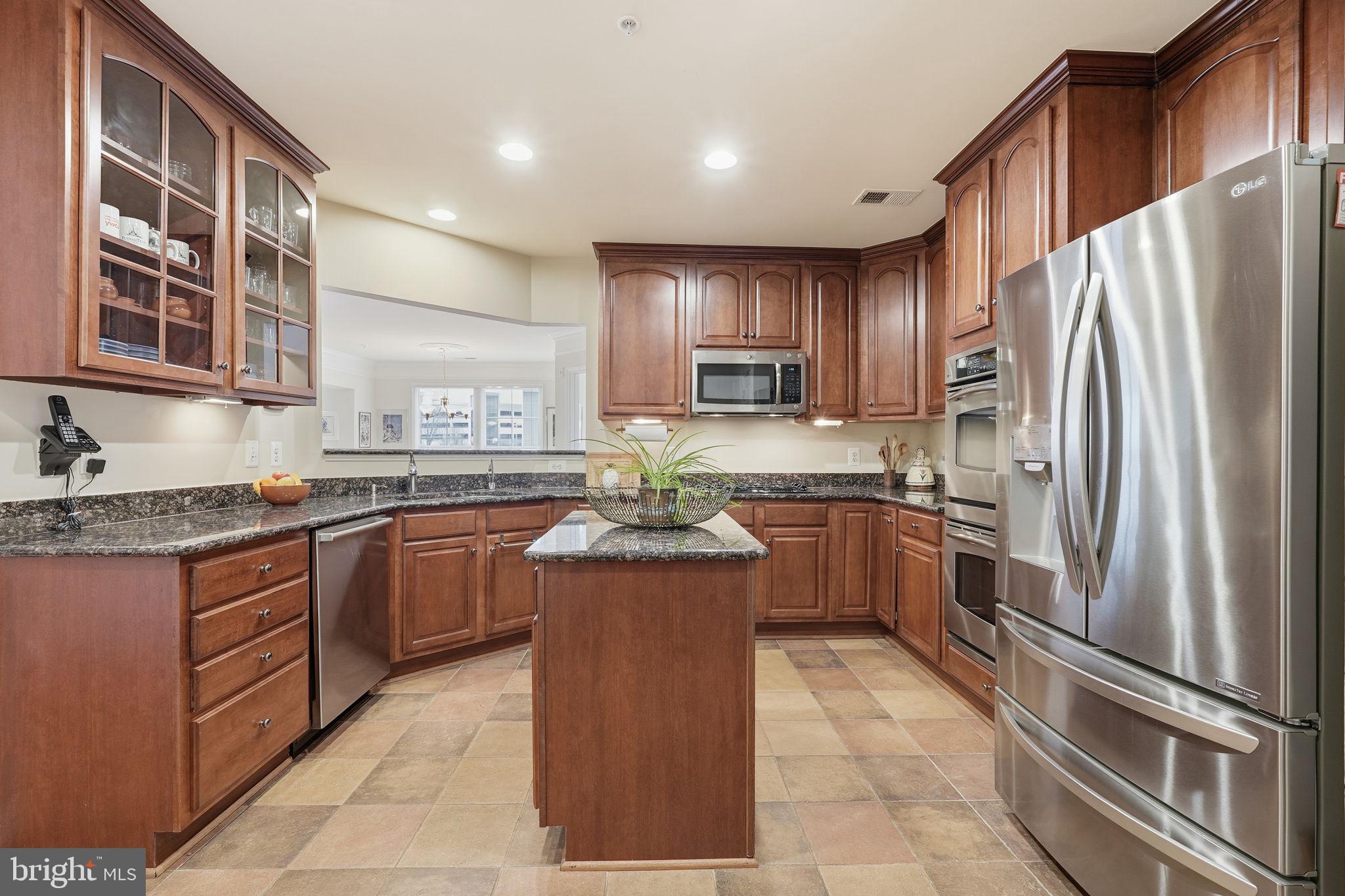 SAINTSBURY PLAZA - Residential