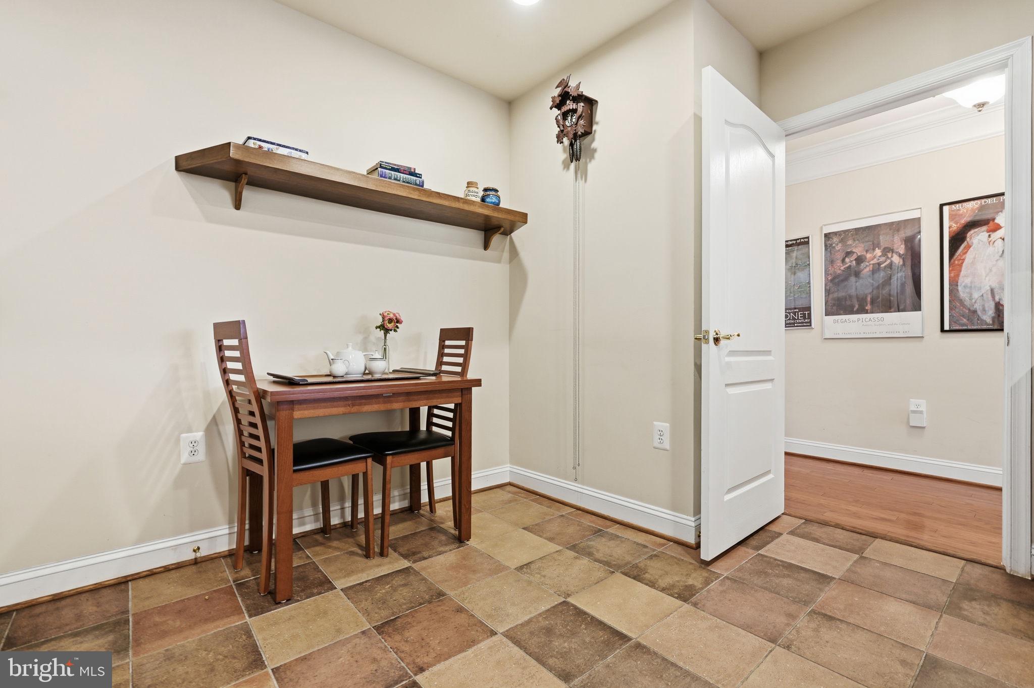 SAINTSBURY PLAZA - Residential