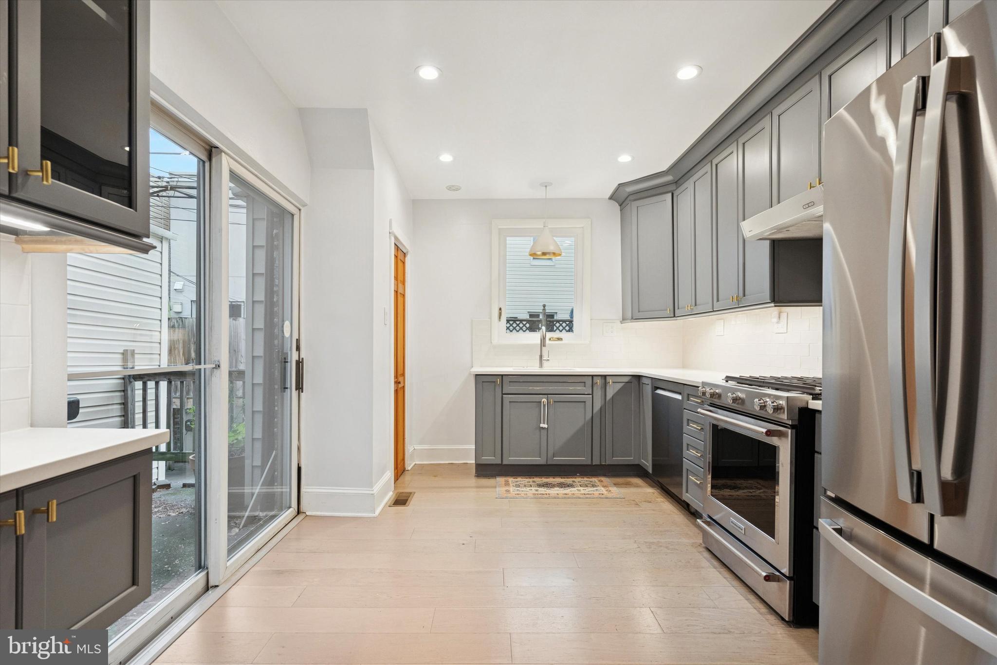 863 N WOODSTOCK STREET