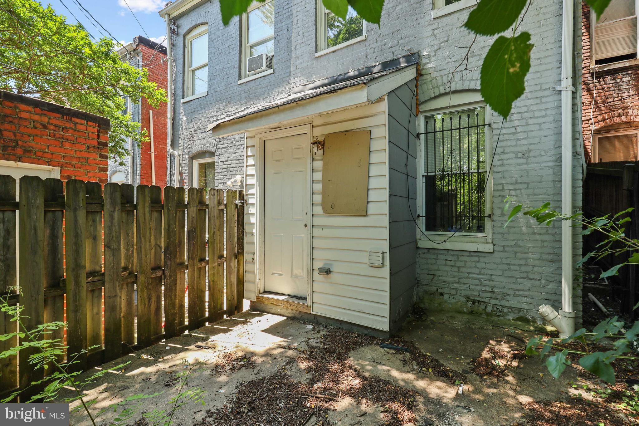 ROSEMONT - Residential Lease