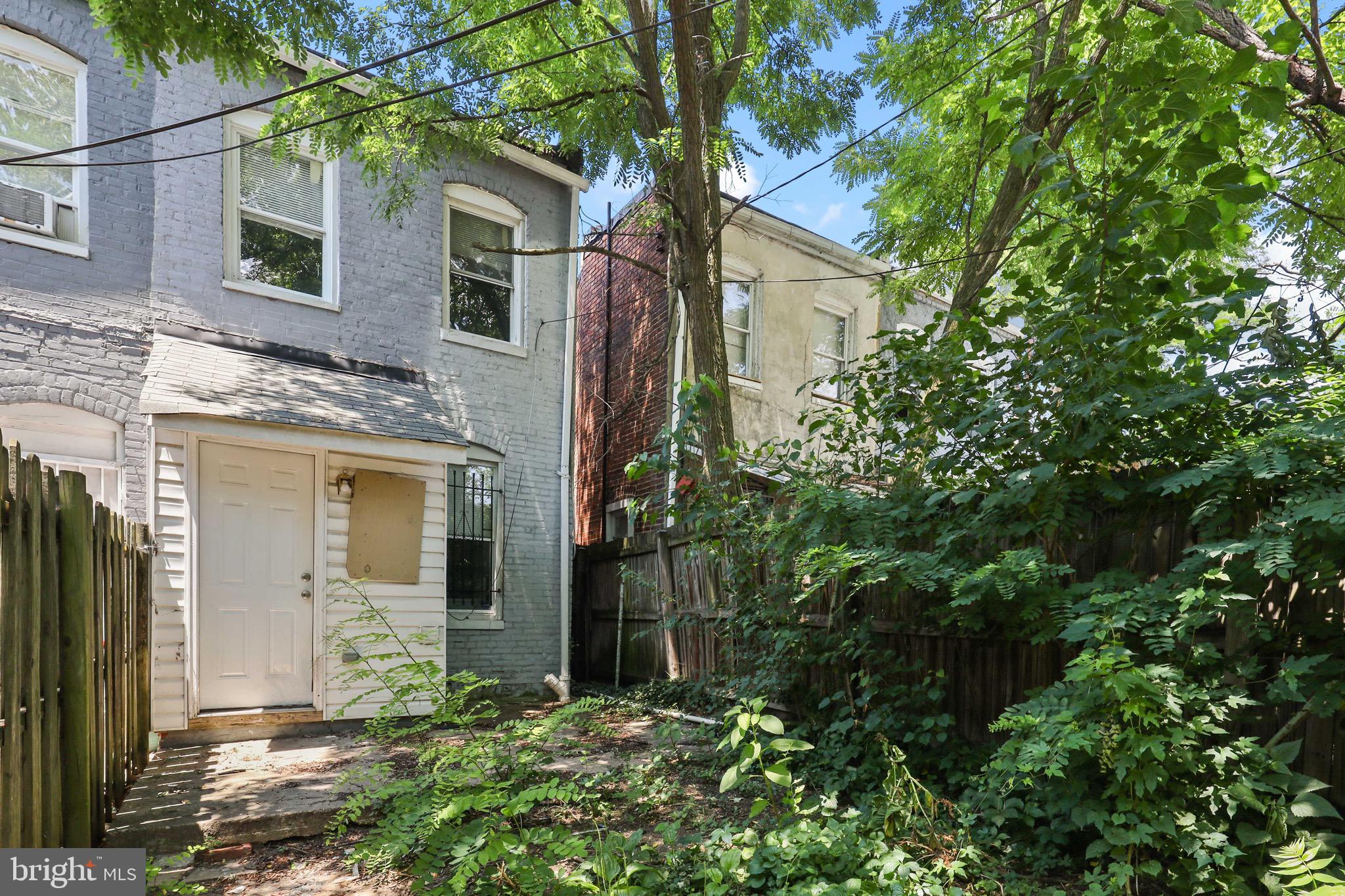 ROSEMONT - Residential Lease