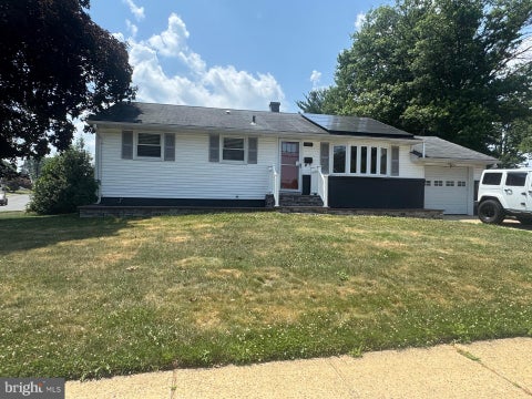 Homes For Sale - 19 Ashwood Road<br/> HAMILTON, NJ 08610