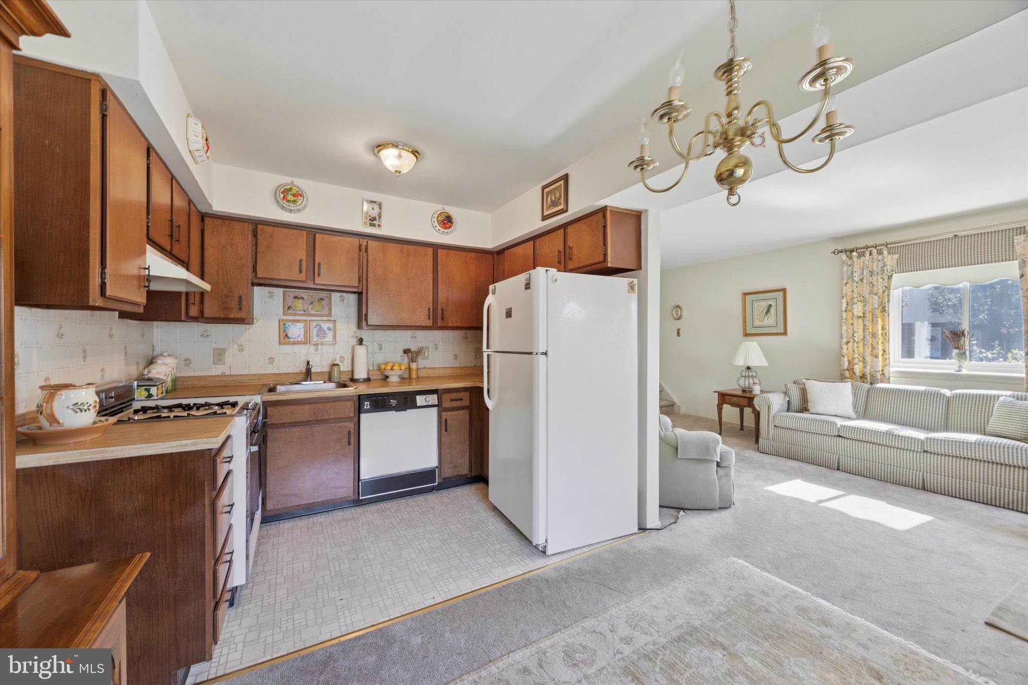 HILLTOP SUMMIT - Residential