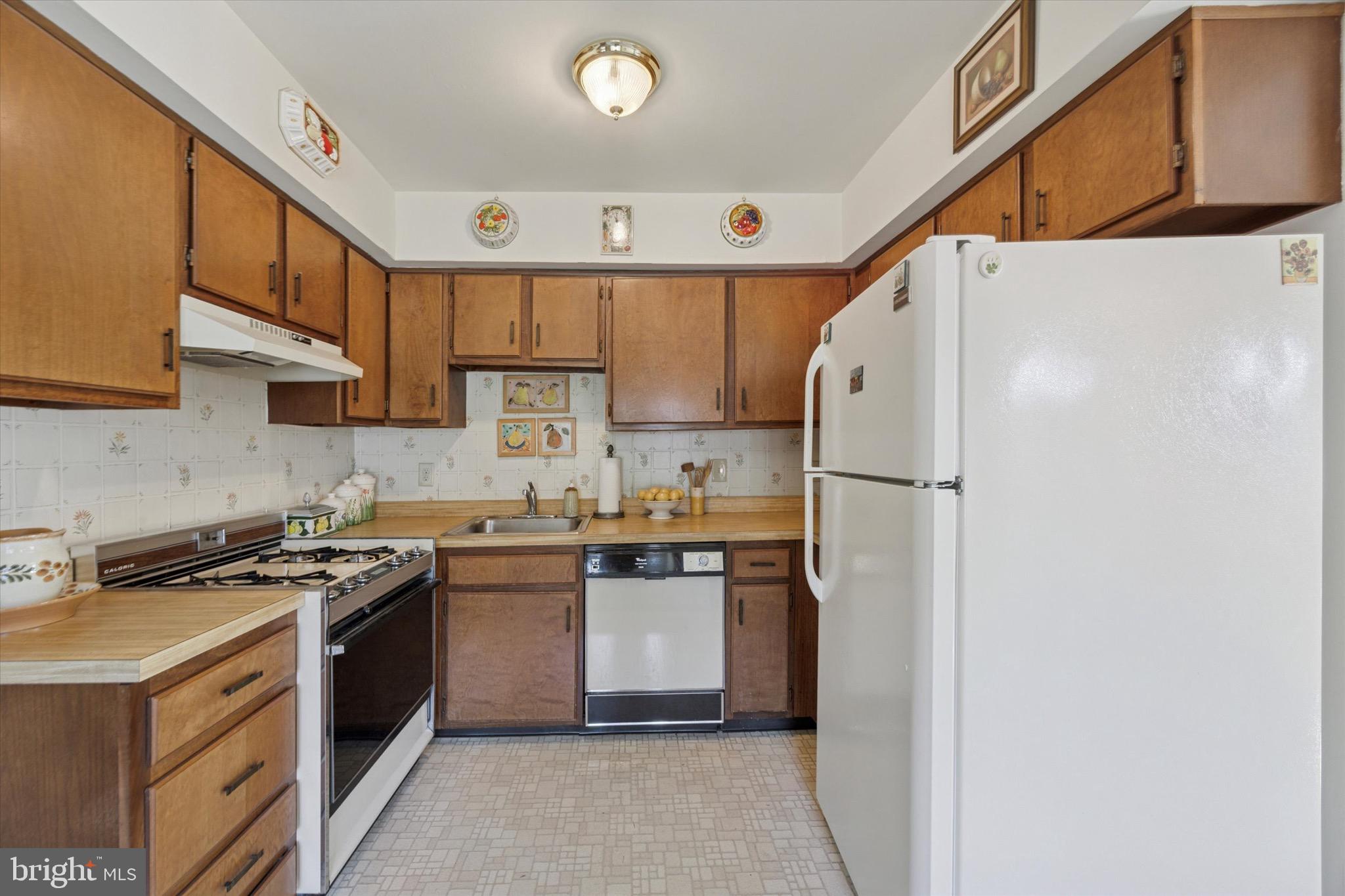 HILLTOP SUMMIT - Residential