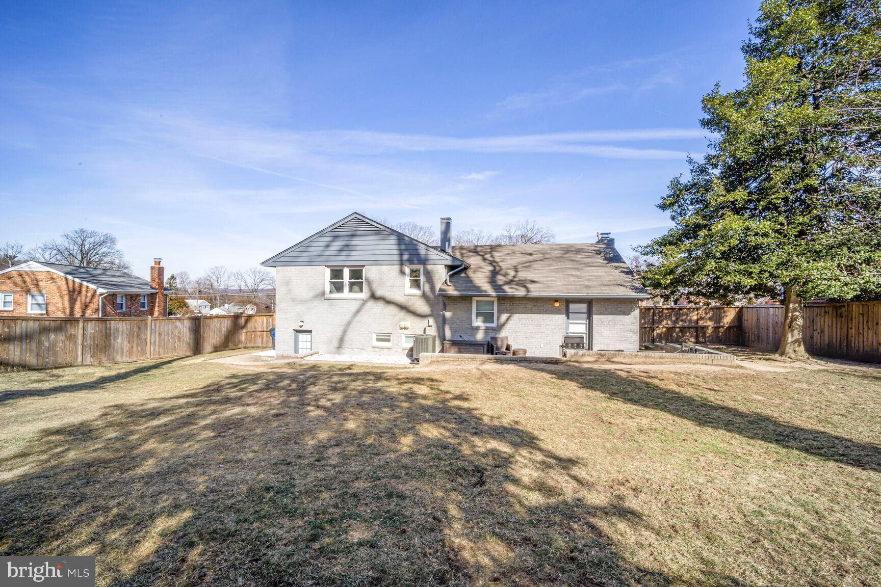 HICKORY KNOLL - Residential