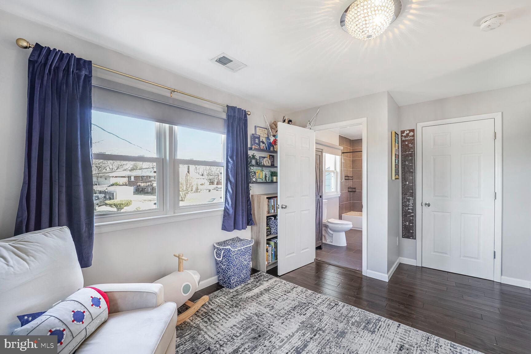 HICKORY KNOLL - Residential