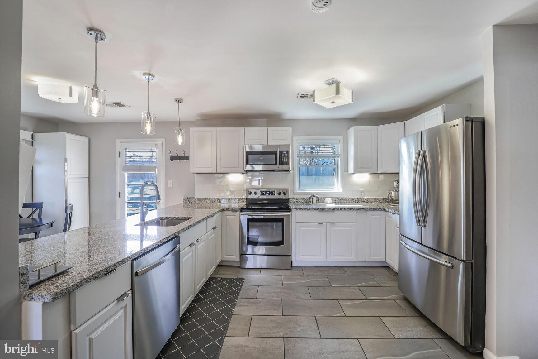 HICKORY KNOLL - Residential