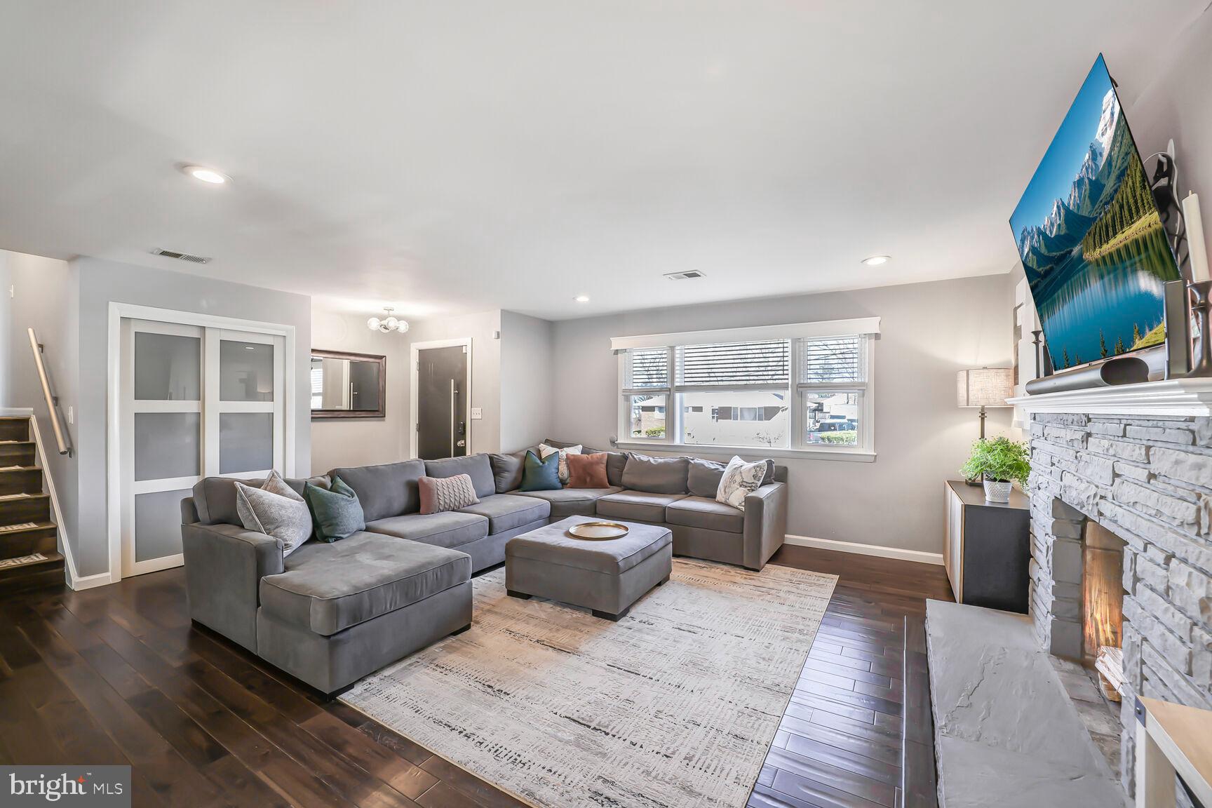 HICKORY KNOLL - Residential