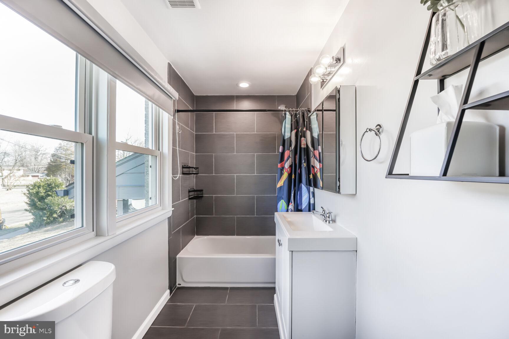 HICKORY KNOLL - Residential