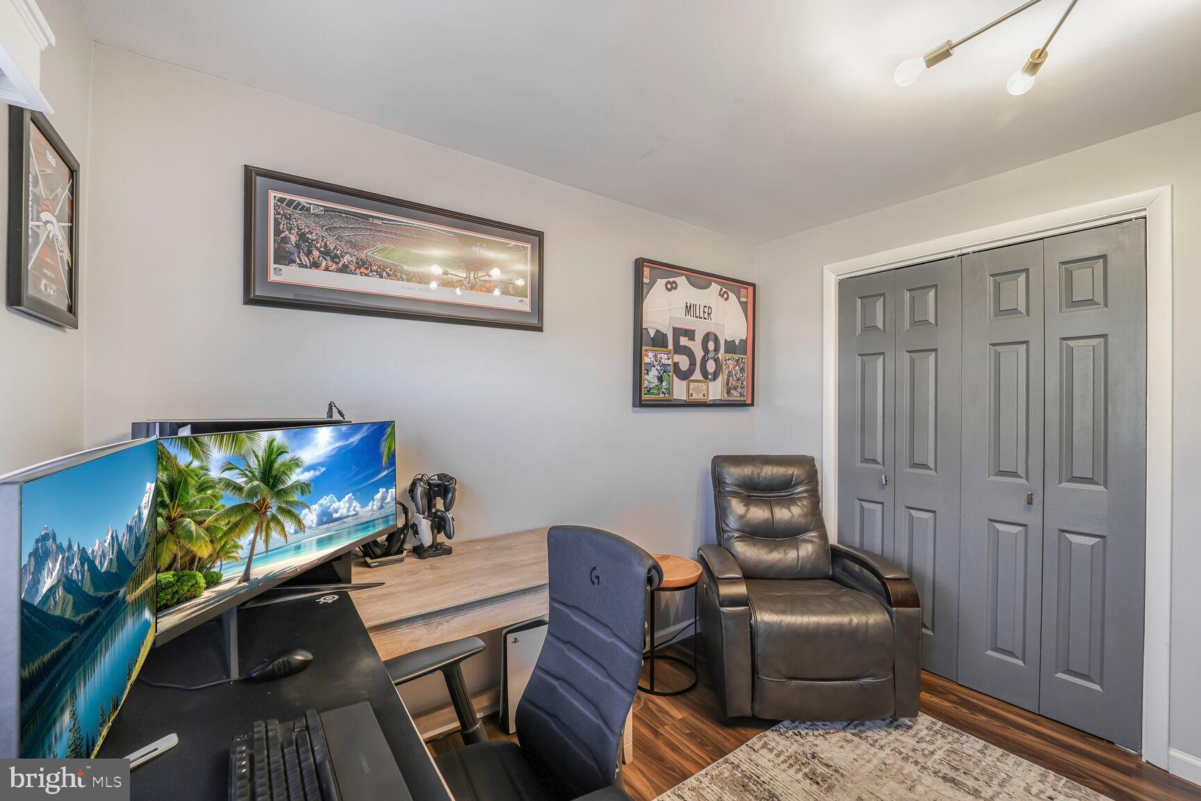 HICKORY KNOLL - Residential