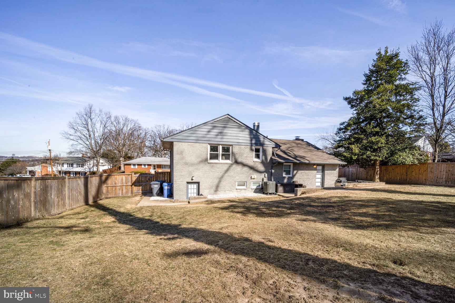 HICKORY KNOLL - Residential