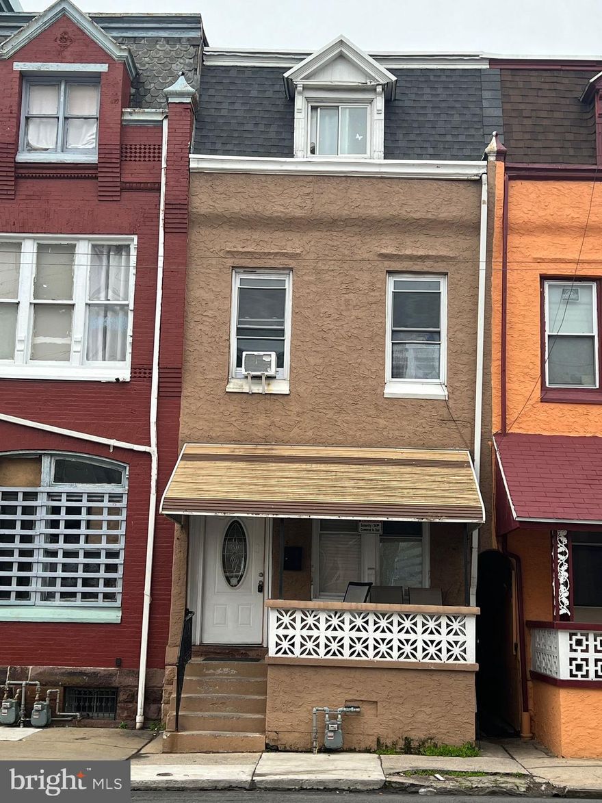 This home has a lot to offer! Private spacious 5 bedrooms.  One and a half bathroom,  big yard just needs some TLC. Gas heat, transportation, park, school nearby!