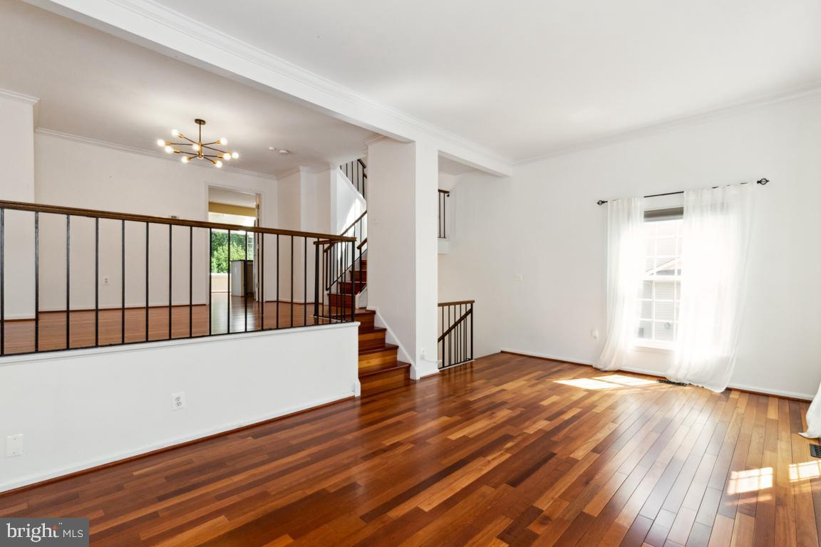 ASHBURN VILLAGE - Residential