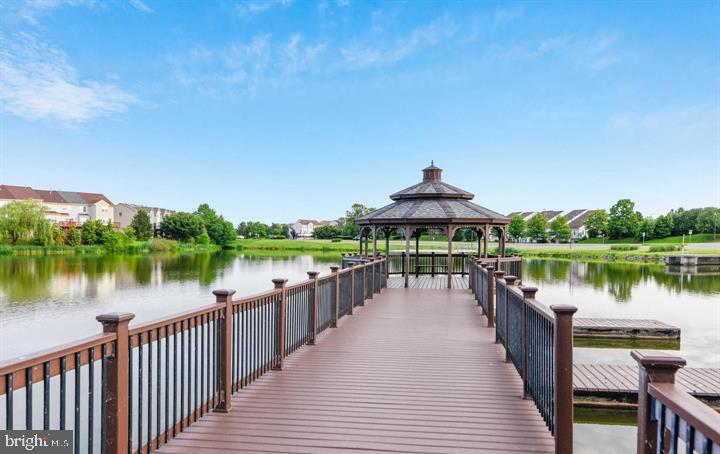 ASHBURN VILLAGE - Residential