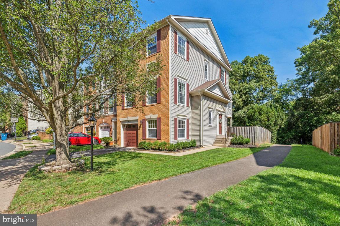 ASHBURN VILLAGE - Residential