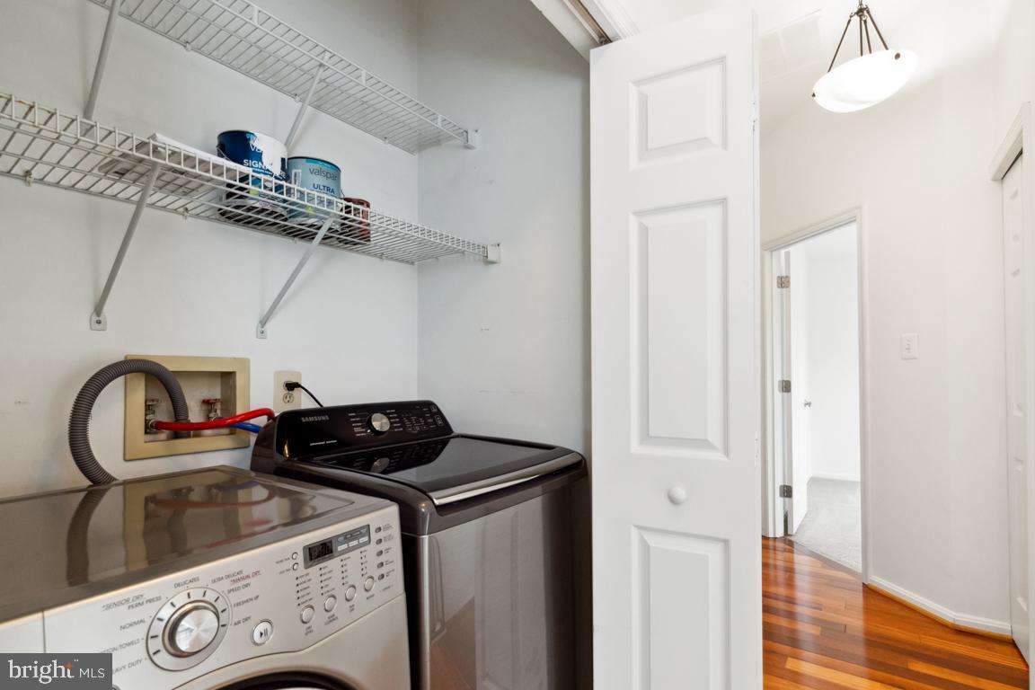 ASHBURN VILLAGE - Residential