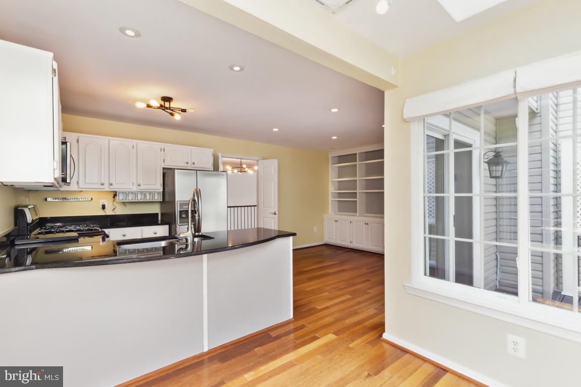 ASHBURN VILLAGE - Residential