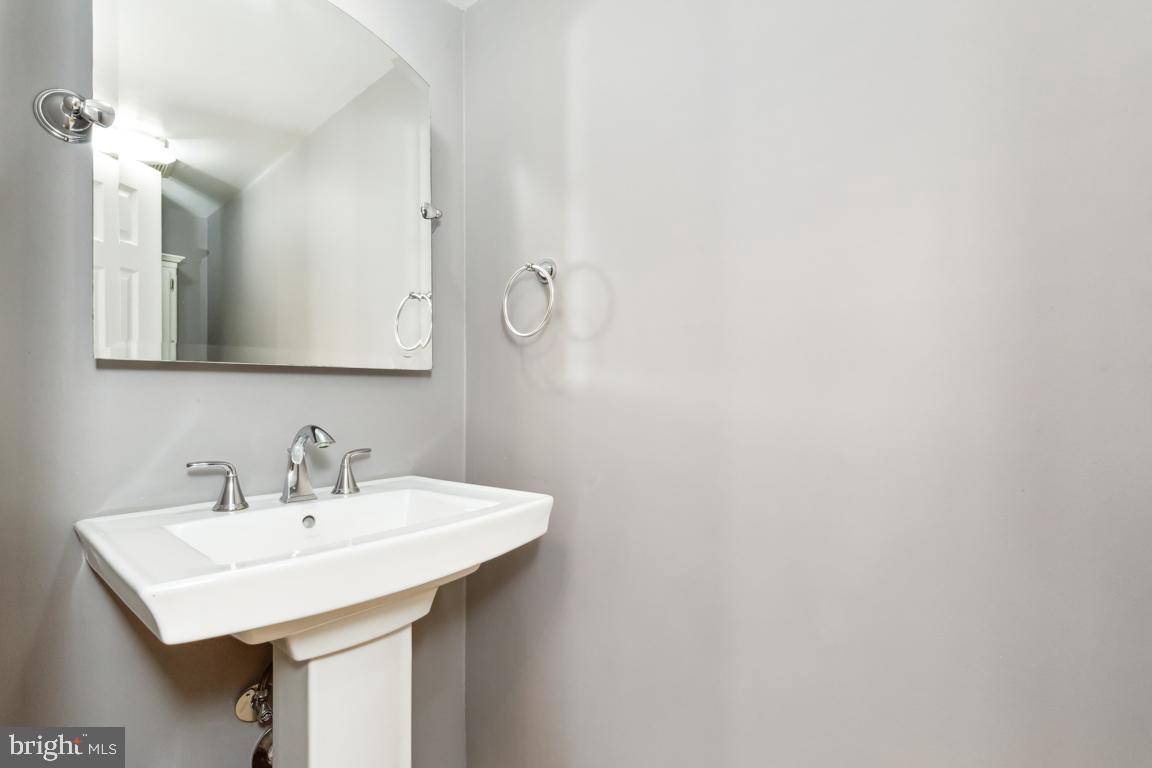 ASHBURN VILLAGE - Residential