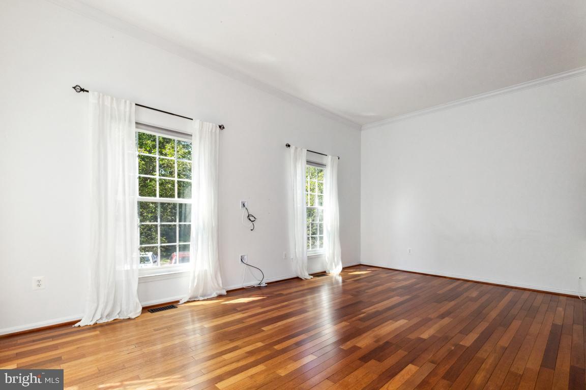 ASHBURN VILLAGE - Residential