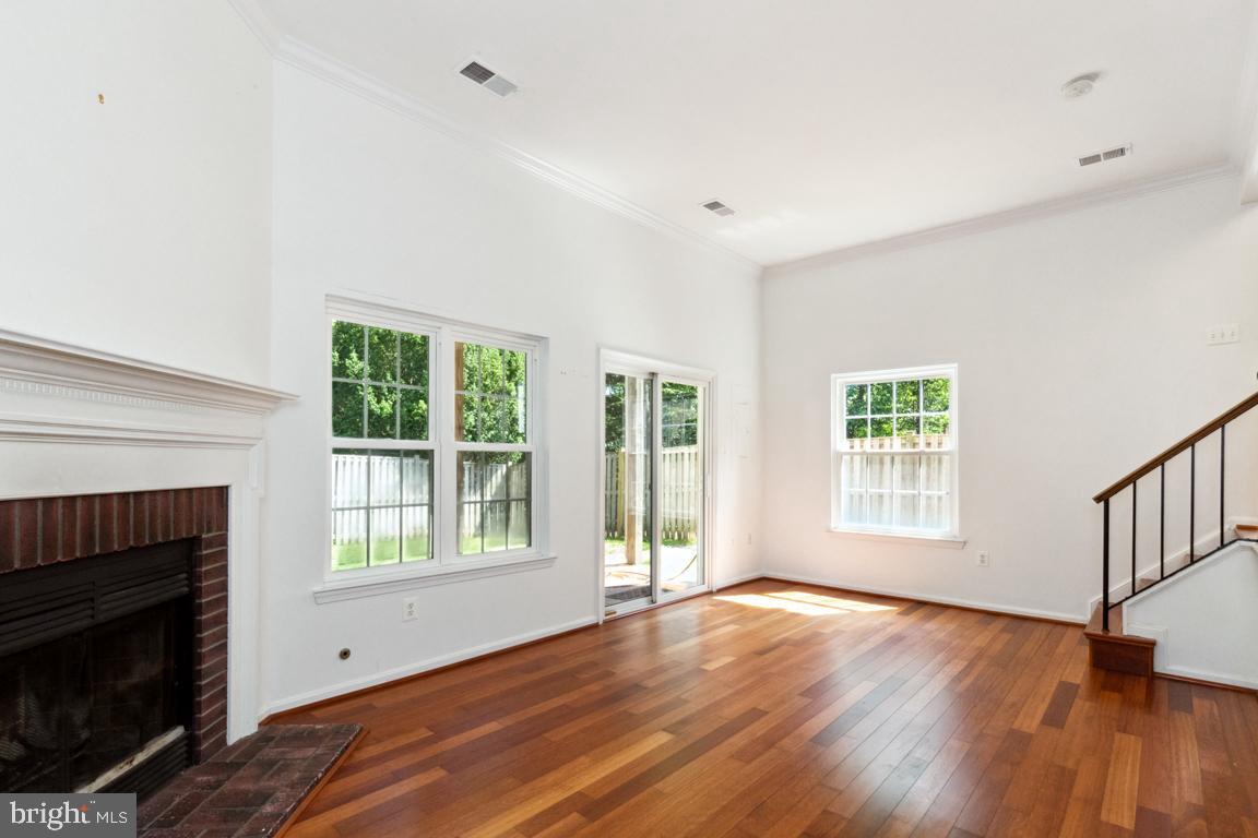 ASHBURN VILLAGE - Residential