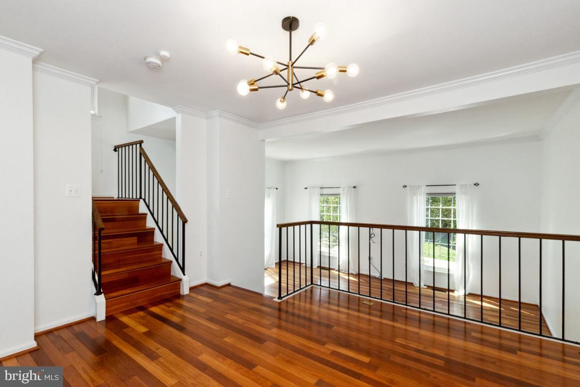 ASHBURN VILLAGE - Residential