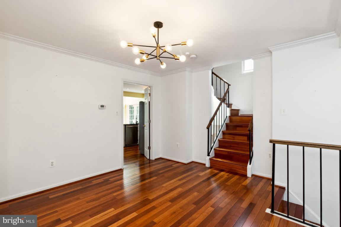 ASHBURN VILLAGE - Residential