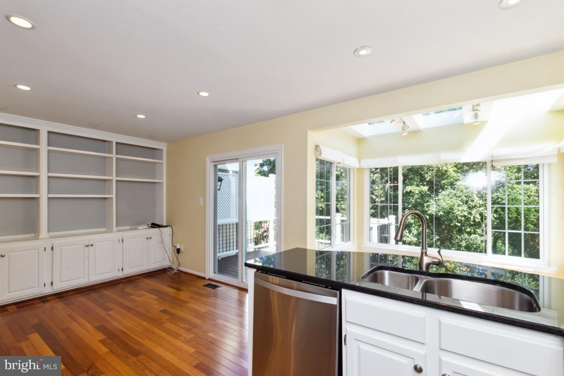 ASHBURN VILLAGE - Residential