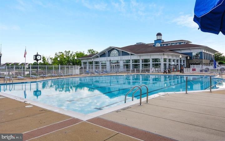 ASHBURN VILLAGE - Residential