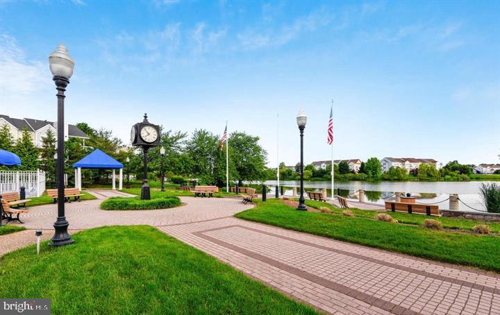 ASHBURN VILLAGE - Residential