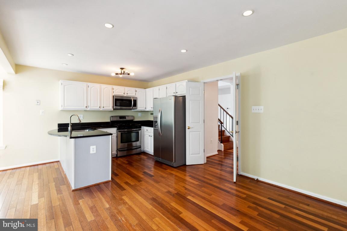 ASHBURN VILLAGE - Residential