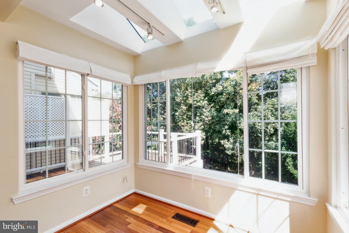 ASHBURN VILLAGE - Residential